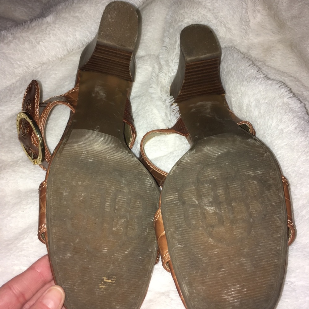 3" brown print heels w gold buckle - Picture 4 of 5